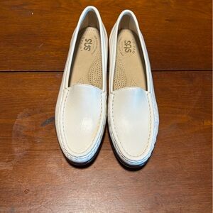 SAS Tripad Women Comfort Foot Bed Pearl Color Size 8 Slip on Loafer Shoes